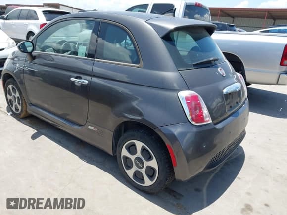 ✅ 2016 FIAT 500e • VIN: 3C3CFFGE7GT122081 • Lot: 42684051. Wystawiony na IAAI z przebiegiem Nie podano. Bezpłatny archiwum sprzedaży aukcyjnych z USA i szczegółowy raport historii pojazdu na DreamBid. Zdjęcie 3.