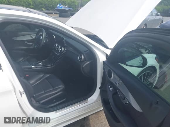 ✅ 2020 Mercedes-Benz C 300 • VIN: 55SWF8DB0LU326579 • Lot: 42261210. Listed on IAAI with 85,930 mi. Free auction sales archive from the USA and detailed vehicle history report at DreamBid. Image 5.