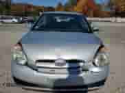 2008 Hyundai Accent GS z VIN KMHCM36C08U066181, wystawiony jako Copart lot #75788514 z przebiegiem 123 446 mil mil oraz Czysty tytuł • Clean title. Historia ofert i sprzedaży dostępna na DreamBid. Obrazek 5.