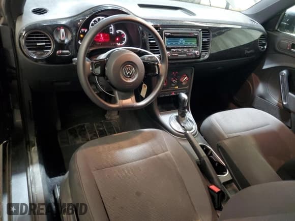 ✅ 2014 Volkswagen Beetle Entry • VIN: 3VWFP7AT5EM604684 • Lot: 91431135. Wystawiony na Copart z przebiegiem 137 891 mil. Bezpłatny archiwum sprzedaży aukcyjnych z USA i szczegółowy raport historii pojazdu na DreamBid. Zdjęcie 8.