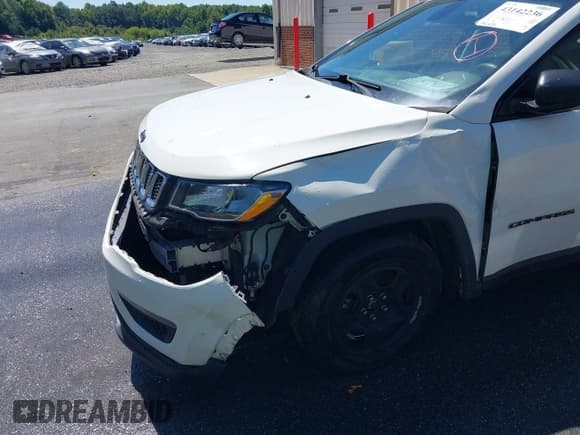 ✅ 2018 Jeep Compass Sport • VIN: 3C4NJCAB9JT151685 • Lot: 43142236. Listed on IAAI with 140,428 mi. Free auction sales archive from the USA and detailed vehicle history report at DreamBid. Image 20.