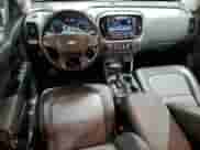 2016 Chevrolet Colorado 4WD Z71 z VIN 1GCGTDE39G1334001, wystawiony jako Copart lot #63765535 z przebiegiem 104 636 mil mil oraz Szkoda całkowita • Salvage title. Historia ofert i sprzedaży dostępna na DreamBid. Obrazek 8.