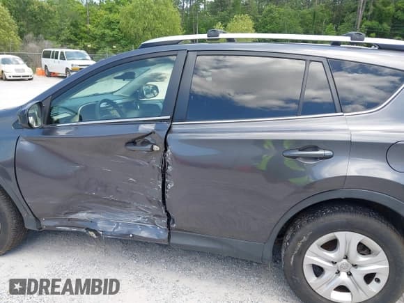 ✅ 2014 Toyota RAV4 LE • VIN: JTMZFREV0EJ021172 • Lot: 42123498. Listed on IAAI with 63,846 mi. Free auction sales archive from the USA and detailed vehicle history report at DreamBid. Image 14.