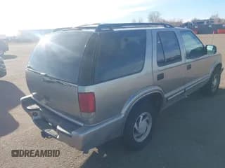 ✅ 2001 Chevrolet Blazer LT • VIN: 1GNDT13W012114656 • Lot: 41659020. Wystawiony na IAAI z przebiegiem 149 713 mil. Bezpłatny archiwum sprzedaży aukcyjnych z USA i szczegółowy raport historii pojazdu na DreamBid. Zdjęcie 4.