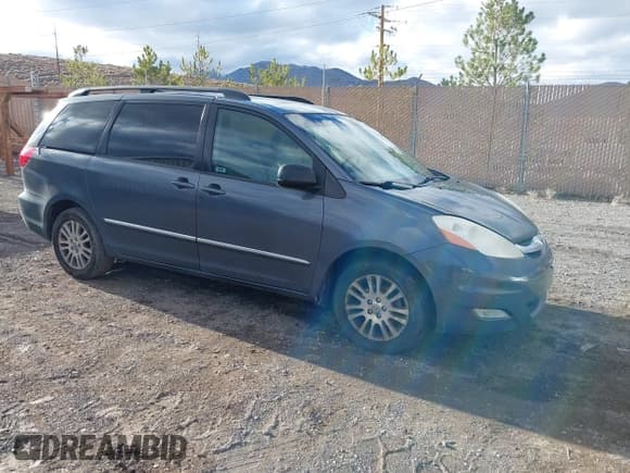 ✅ 2008 Toyota Sienna XLE • VIN: 5TDBK22C88S017319 • Lot: 43784752. Listed on IAAI with 210,441 mi. Free auction sales archive from the USA and detailed vehicle history report at DreamBid. Image 1.