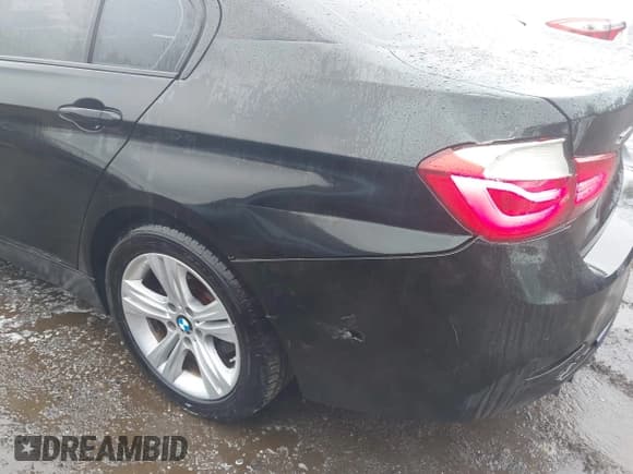 ✅ 2016 BMW 3 Series 328i xDrive • VIN: WBA8E3G59GNU03573 • Lot: 43174032. Listed on IAAI with 59,916 mi. Free auction sales archive from the USA and detailed vehicle history report at DreamBid. Image 6.