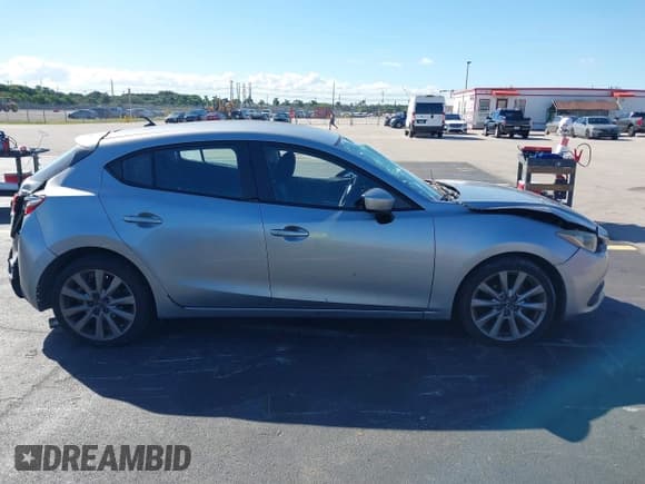 ✅ 2016 Mazda 3 i Sport • VIN: JM1BM1J75G1324001 • Lot: 43449053. Wystawiony na IAAI z przebiegiem 152 494 mil. Bezpłatny archiwum sprzedaży aukcyjnych z USA i szczegółowy raport historii pojazdu na DreamBid. Zdjęcie 13.