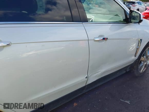 ✅ 2010 Cadillac SRX Premium Collection • VIN: 3GYFNFEYXAS580231 • Lot: 43592082. Wystawiony na IAAI z przebiegiem 196 498 mil. Bezpłatny archiwum sprzedaży aukcyjnych z USA i szczegółowy raport historii pojazdu na DreamBid. Zdjęcie 6.