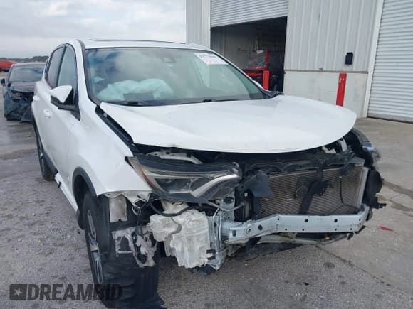 ✅ 2018 Toyota RAV4 XLE • VIN: 2T3WFREV2JW512910 • Lot: 42772049. Listed on IAAI with 138,019 mi. Free auction sales archive from the USA and detailed vehicle history report at DreamBid. Image 6.