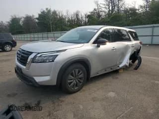 ✅ 2024 Nissan Pathfinder S • VIN: 5N1DR3AC2RC292792 • Lot: 67225005. Wystawiony na Copart z przebiegiem 10 449 mil. Bezpłatny archiwum sprzedaży aukcyjnych z USA i szczegółowy raport historii pojazdu na DreamBid. Zdjęcie 1.