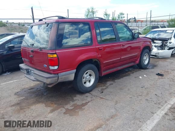 ✅ 1996 Ford Explorer XLT • VIN: 1FMDU32P9TZA66446 • Lot: 42643571. Wystawiony na IAAI z przebiegiem 174 927 mil. Bezpłatny archiwum sprzedaży aukcyjnych z USA i szczegółowy raport historii pojazdu na DreamBid. Zdjęcie 4.