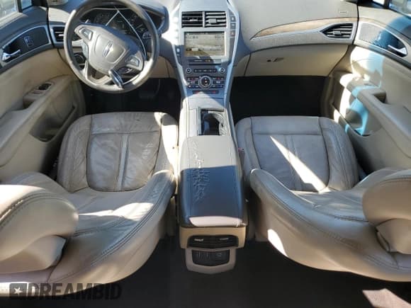 ✅ 2017 Lincoln MKZ Select • VIN: 3LN6L5C99HR647836 • Lot: 92016375. Wystawiony na Copart z przebiegiem 97 729 mil. Bezpłatny archiwum sprzedaży aukcyjnych z USA i szczegółowy raport historii pojazdu na DreamBid. Zdjęcie 8.