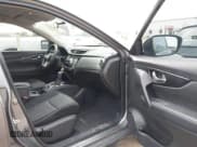 ✅ 2017 Nissan Rogue SL • VIN: JN8AT2MVXHW003336 • Lot: 43722437. Wystawiony na IAAI z przebiegiem 110 986 mil. Bezpłatny archiwum sprzedaży aukcyjnych z USA i szczegółowy raport historii pojazdu na DreamBid. Zdjęcie 5.