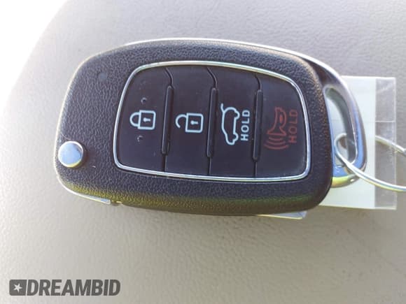 ✅ 2018 Hyundai Santa Fe 2.4L • VIN: 5NMZTDLB4JH107766 • Лот: 43043034. Опубликован ранее на IAAI с пробегом 93 208 миль. Бесплатный доступ к архиву аукционных продаж из США и подробный отчёт об истории автомобиля на DreamBid. Изображение 11.