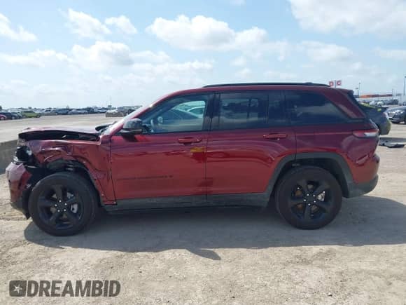 2025 Jeep Grand Cherokee Altitude X with VIN 1C4RJGAG5SC302281, listed as a IAAI auction lot 42533430 with 3,819 mi miles and . Bid and sale history available at DreamBid. Image 14.