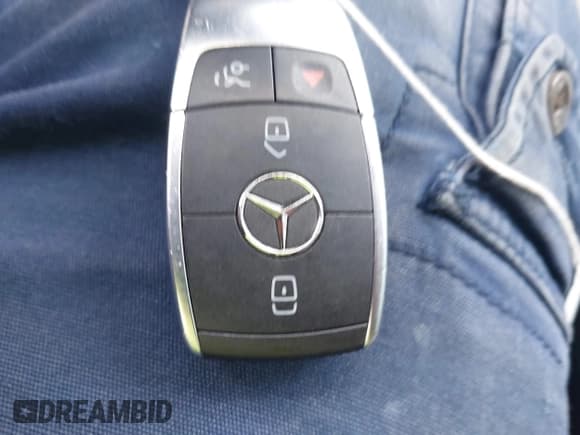 ✅ 2019 Mercedes-Benz C 300 • VIN: WDDWJ8DB1KF846175 • Lot: 42397729. Listed on IAAI with 89,461 mi. Free auction sales archive from the USA and detailed vehicle history report at DreamBid. Image 11.