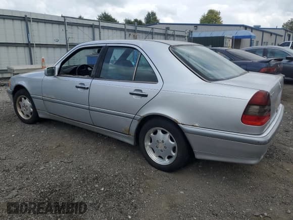 ✅ 1999 Mercedes-Benz C 230/260/280/320 • VIN: WDBHA29G9XA762824 • Lot: 71302034. Wystawiony na Copart z przebiegiem Nie podano. Bezpłatny archiwum sprzedaży aukcyjnych z USA i szczegółowy raport historii pojazdu na DreamBid. Zdjęcie 2.