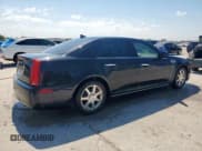✅ 2009 Cadillac STS RWD • VIN: 1G6DW67V390103790 • Лот: 56596915. Опубликован ранее на Copart с пробегом 57 537 миль. Бесплатный доступ к архиву аукционных продаж из США и подробный отчёт об истории автомобиля на DreamBid. Изображение 3.