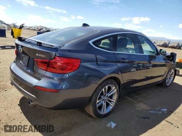 ✅ 2018 BMW 3 Series 340i xDrive • VIN: WBA8Y3C55JG451208 • Лот: 49095544. Опубликован ранее на Copart с пробегом 57 689 миль. Бесплатный доступ к архиву аукционных продаж из США и подробный отчёт об истории автомобиля на DreamBid. Изображение 3.