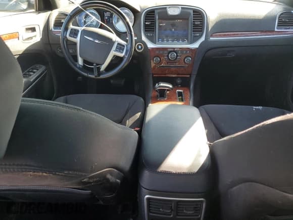 ✅ 2012 Chrysler 300 • VIN: 2C3CCAAG1CH312189 • Lot: 86513905. Listed on Copart with 176,612 mi. Free auction sales archive from the USA and detailed vehicle history report at DreamBid. Image 8.