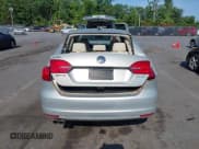 ✅ 2011 Volkswagen Jetta SE • VIN: 3VWDX7AJ4BM379482 • Lot: 42299325. Wystawiony na IAAI z przebiegiem 72 115 mil. Bezpłatny archiwum sprzedaży aukcyjnych z USA i szczegółowy raport historii pojazdu na DreamBid. Zdjęcie 16.