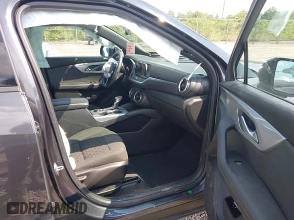 2021 Chevrolet Blazer LT z VIN 3GNKBHR40MS566821, wystawiony jako IAAI lot #42769208 z przebiegiem 31 904 mil mil oraz . Historia ofert i sprzedaży dostępna na DreamBid. Obrazek 5.