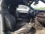 ✅ 2015 MINI Roadster S • VIN: WMWSY3C51FT595424 • Lot: 59268985. Wystawiony na Copart z przebiegiem 137 011 mil. Bezpłatny archiwum sprzedaży aukcyjnych z USA i szczegółowy raport historii pojazdu na DreamBid. Zdjęcie 10.