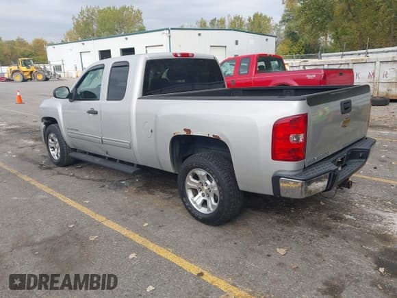 ✅ 2010 Chevrolet Silverado 1500 LS • VIN: 1GCSCREA0AZ144604 • Lot: 43461702. Listed on IAAI with 124,686 mi. Free auction sales archive from the USA and detailed vehicle history report at DreamBid. Image 3.