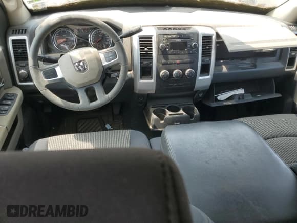 ✅ 2009 Dodge 1500 SLT • VIN: 1D3HB18P29S736046 • Lot: 59141755. Wystawiony na Copart z przebiegiem 113 843 mil. Bezpłatny archiwum sprzedaży aukcyjnych z USA i szczegółowy raport historii pojazdu na DreamBid. Zdjęcie 8.