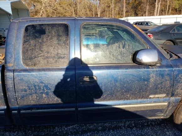 2001 Chevrolet Silverado 1500 LT z VIN 1GCEC19T11Z180375, wystawiony jako Copart lot #84170524 z przebiegiem 180 728 mil mil oraz Szkoda całkowita • Salvage title. Historia ofert i sprzedaży dostępna na DreamBid. Obrazek 10.