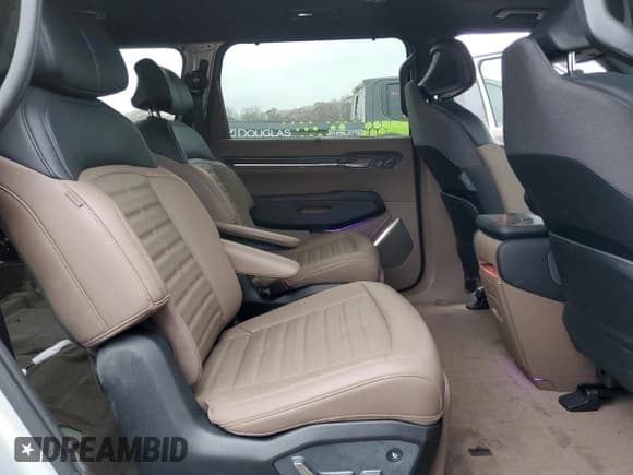 ✅ 2024 Kia EV9 Land • VIN: KNDADFS52R6036450 • Lot: 84941774. Wystawiony na Copart z przebiegiem 1 320 mil. Bezpłatny archiwum sprzedaży aukcyjnych z USA i szczegółowy raport historii pojazdu na DreamBid. Zdjęcie 11.