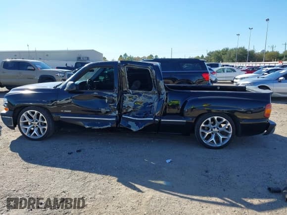 ✅ 2001 Chevrolet Silverado 1500 LS • VIN: 2GCEC19VX11142637 • Lot: 43633573. Listed on IAAI with 232,476 mi. Free auction sales archive from the USA and detailed vehicle history report at DreamBid. Image 14.