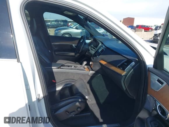 ✅ 2019 Volvo XC90 Inscription • VIN: YV4A22PLXK1445480 • Lot: 41243215. Listed on IAAI with 75,518 mi. Free auction sales archive from the USA and detailed vehicle history report at DreamBid. Image 5.