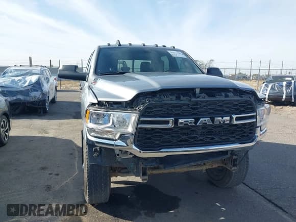 ✅ 2021 Ram 2500 Tradesman • VIN: 3C6UR5HJ9MG610232 • Lot: 41072104. Wystawiony na IAAI z przebiegiem 22 196 mil. Bezpłatny archiwum sprzedaży aukcyjnych z USA i szczegółowy raport historii pojazdu na DreamBid. Zdjęcie 13.