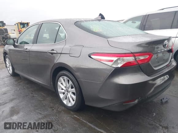 ✅ 2020 Toyota Camry LE • VIN: 4T1C11AK3LU996418 • Lot: 43528082. Wystawiony na IAAI z przebiegiem 33 532 mil. Bezpłatny archiwum sprzedaży aukcyjnych z USA i szczegółowy raport historii pojazdu na DreamBid. Zdjęcie 15.