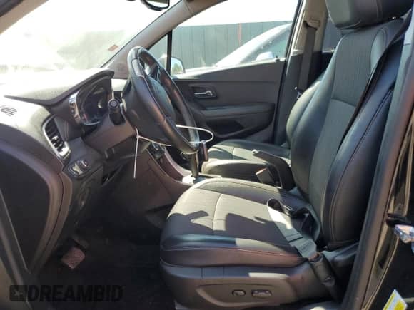 2020 Chevrolet Trax LT z VIN KL7CJLSB2LB065612, wystawiony jako Copart lot #70568255 z przebiegiem 22 668 mil mil oraz Szkoda całkowita • Salvage title. Historia ofert i sprzedaży dostępna na DreamBid. Obrazek 7.