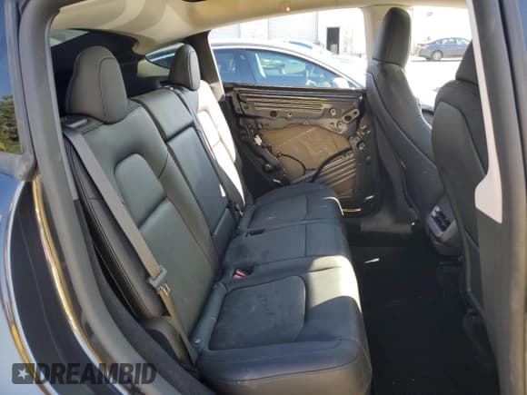 ✅ 2024 Tesla Model Y • VIN: 7SAYGDED5RF097313 • Lot: 91060415. Wystawiony na Copart z przebiegiem 26 346 mil. Bezpłatny archiwum sprzedaży aukcyjnych z USA i szczegółowy raport historii pojazdu na DreamBid. Zdjęcie 11.