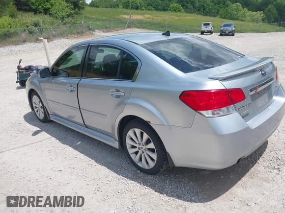✅ 2012 Subaru Legacy Limited • VIN: 4S3BMCK68C3004977 • Лот: 42208880. Опубликован ранее на IAAI с пробегом 175 154 миль. Бесплатный доступ к архиву аукционных продаж из США и подробный отчёт об истории автомобиля на DreamBid. Изображение 3.