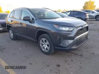 ✅ 2021 Toyota RAV4 LE • VIN: 2T3F1RFV3MC153943 • Лот: 43657906. Опубликован ранее на IAAI с пробегом 55 526 миль. Бесплатный доступ к архиву аукционных продаж из США и подробный отчёт об истории автомобиля на DreamBid. Изображение 1.