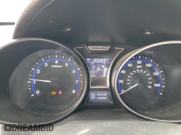 ✅ 2014 Hyundai Veloster Turbo • VIN: KMHTC6AE6EU208168 • Lot: 55840295. Wystawiony na Copart z przebiegiem 135 089 mil. Bezpłatny archiwum sprzedaży aukcyjnych z USA i szczegółowy raport historii pojazdu na DreamBid. Zdjęcie 9.