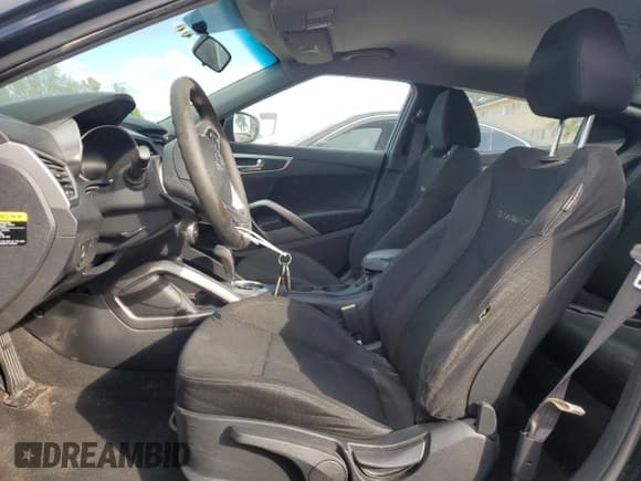 ✅ 2015 Hyundai Veloster • VIN: KMHTC6AD7FU244086 • Lot: 88056285. Wystawiony na Copart z przebiegiem 69 193 mil. Bezpłatny archiwum sprzedaży aukcyjnych z USA i szczegółowy raport historii pojazdu na DreamBid. Zdjęcie 7.