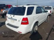 ✅ 2008 Kia Sorento LX • VIN: KNDJD735185761031 • Lot: 43781669. Wystawiony na IAAI z przebiegiem 240 488 mil. Bezpłatny archiwum sprzedaży aukcyjnych z USA i szczegółowy raport historii pojazdu na DreamBid. Zdjęcie 4.
