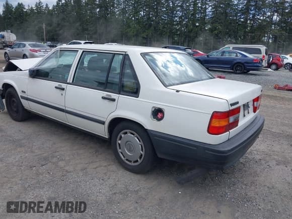 ✅ 1994 Volvo 900 GLS • VIN: YV1JS883XR3145743 • Lot: 42216858. Listed on IAAI with 193,685 mi. Free auction sales archive from the USA and detailed vehicle history report at DreamBid. Image 3.