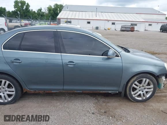 ✅ 2006 Volkswagen Jetta 1.9L TDI • VIN: 3VWST71K36M636598 • Lot: 42767774. Wystawiony na IAAI z przebiegiem 323 164 mil. Bezpłatny archiwum sprzedaży aukcyjnych z USA i szczegółowy raport historii pojazdu na DreamBid. Zdjęcie 13.