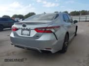 ✅ 2023 Toyota Camry SE • VIN: 4T1G11AKXPU801342 • Lot: 43504899. Wystawiony na IAAI z przebiegiem 18 940 mil. Bezpłatny archiwum sprzedaży aukcyjnych z USA i szczegółowy raport historii pojazdu na DreamBid. Zdjęcie 4.