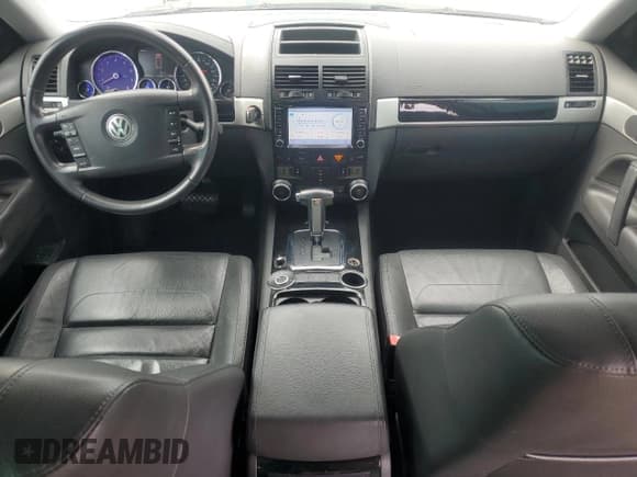 ✅ 2009 Volkswagen Touareg VR6 • VIN: WVGBE77LX9D011642 • Лот: 82138685. Опубликован ранее на Copart с пробегом 200 724 миль. Бесплатный доступ к архиву аукционных продаж из США и подробный отчёт об истории автомобиля на DreamBid. Изображение 8.