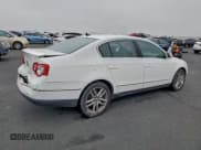✅ 2008 Volkswagen Passat 2.0T • VIN: WVWEK73C38P040350 • Lot: 96008595. Wystawiony na Copart z przebiegiem 109 187 mil. Bezpłatny archiwum sprzedaży aukcyjnych z USA i szczegółowy raport historii pojazdu na DreamBid. Zdjęcie 3.