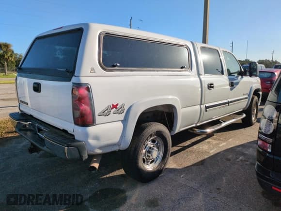 ✅ 2006 Chevrolet Silverado 2500HD LT3 • VIN: 1GCHK23U86F242032 • Lot: 75500304. Wystawiony na Copart z przebiegiem Nie podano. Bezpłatny archiwum sprzedaży aukcyjnych z USA i szczegółowy raport historii pojazdu na DreamBid. Zdjęcie 3.