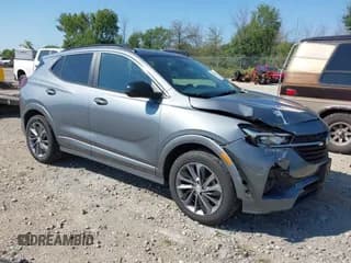 ✅ 2021 Buick Encore GX Select • VIN: KL4MMESL8MB180567 • Лот: 43113890. Опубликован ранее на IAAI с пробегом 126 556 миль. Бесплатный доступ к архиву аукционных продаж из США и подробный отчёт об истории автомобиля на DreamBid. Изображение 1.