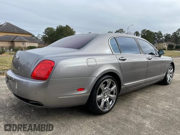 ✅ 2007 Bentley Flying Spur • VIN: SCBBR93W178041237 • Lot: 72845204. Listed on Copart with 122,543 mi. Free auction sales archive from the USA and detailed vehicle history report at DreamBid. Image 4.